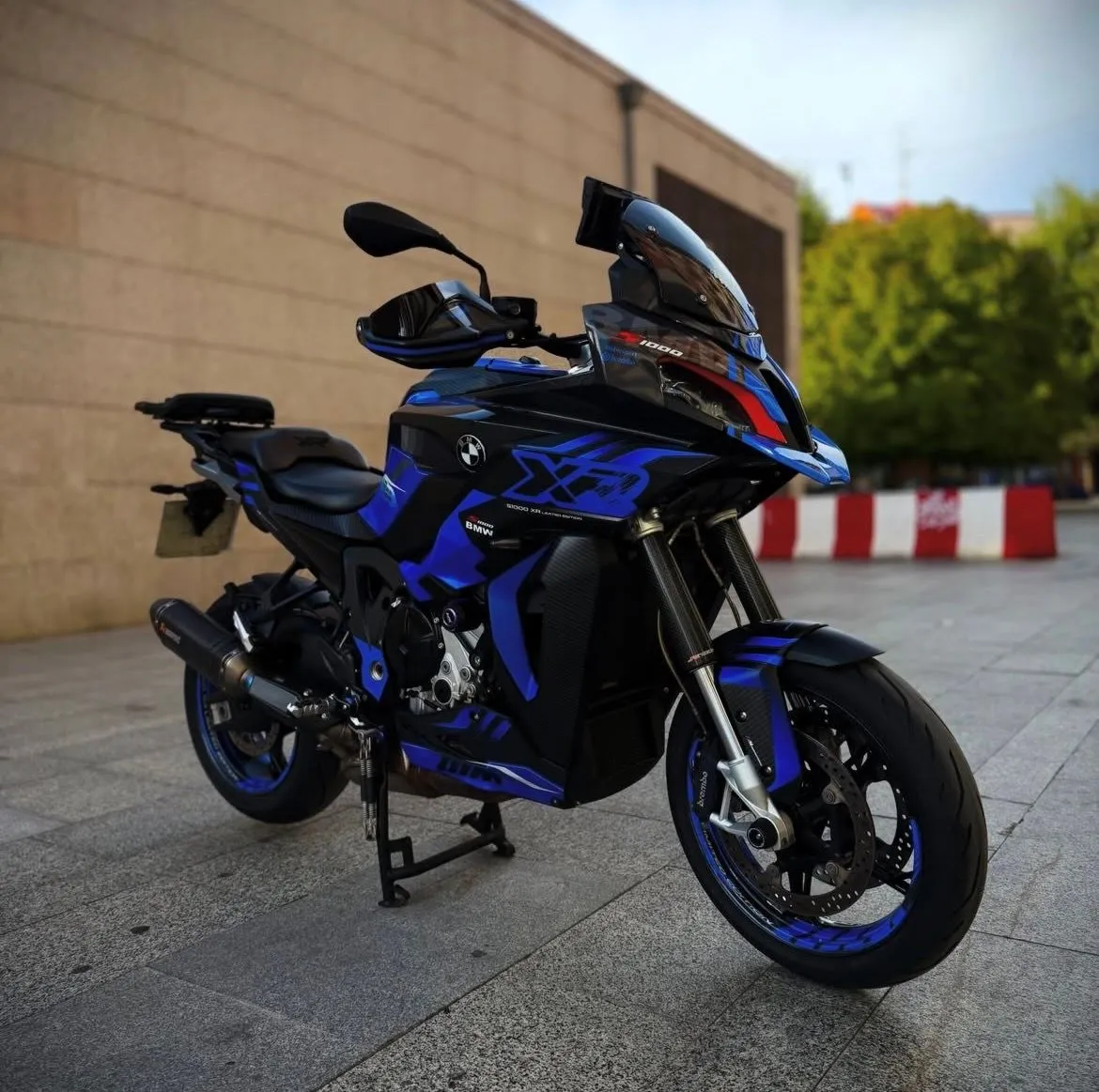 S 1000 XR azul perfil